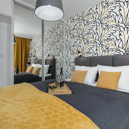 Luxurious No1 By The River By Renters Prestige Apartman