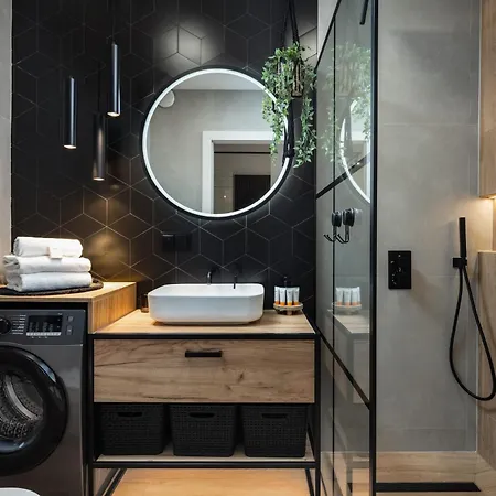 Luxurious No1 By The River By Renters Prestige *